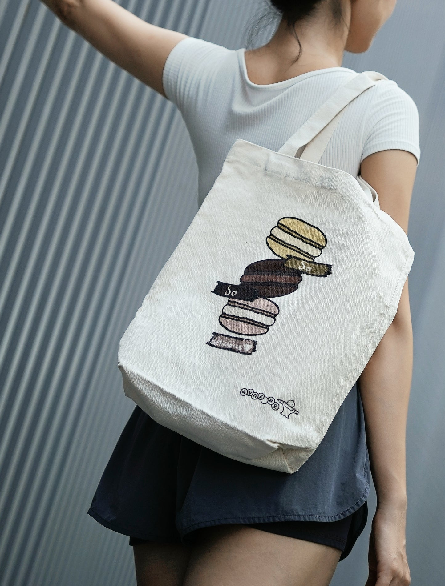 Everyday use Tote Bag with ‘Yummy Macarons’ design